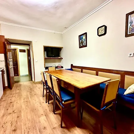 La Casa Del Maestro Nyaraló *